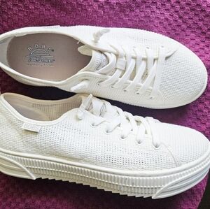 NEW Skechers Women's BOBS White Knit Sneakers SIZE 8